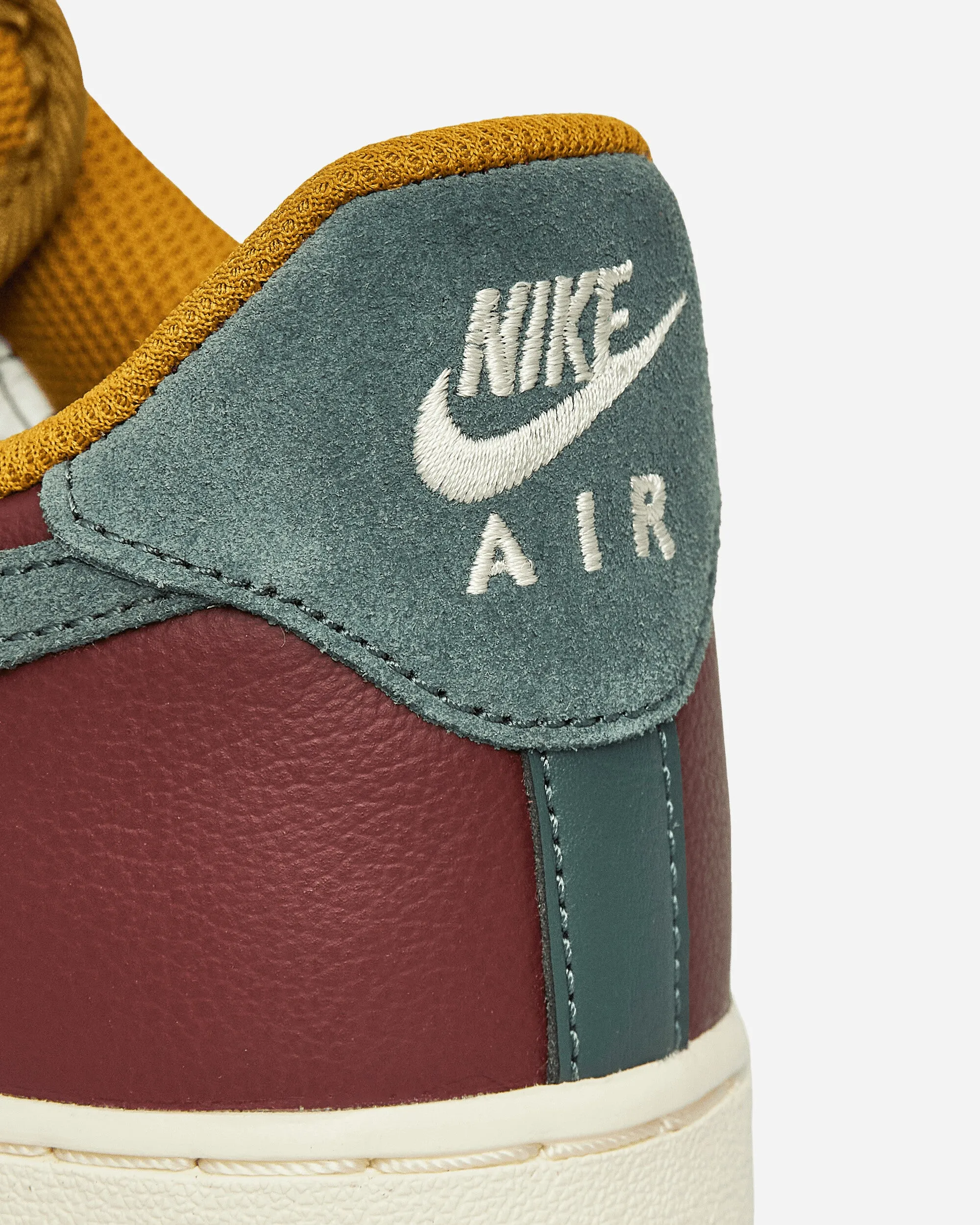 Air Force 1 '07 LV8 Sneakers Coconut Milk / Dark Team Red